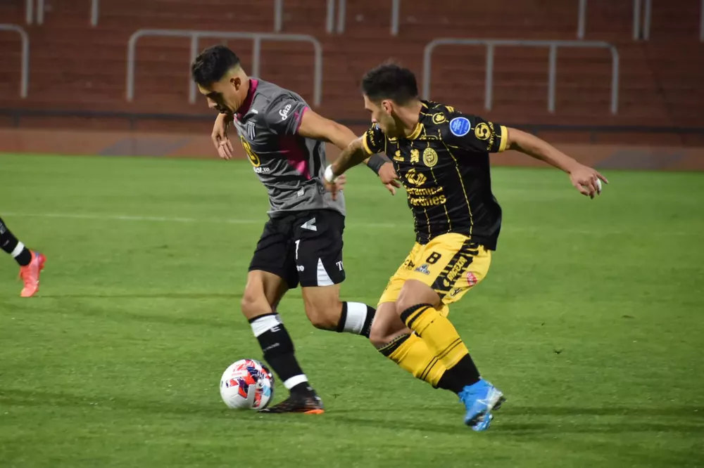 Flandria vs gimnasia mendoza primera b nacional. Juan Veron Parma FC. ФК Ваккер Инсбрук. ФК Парма 2021. Муту Парма ФК Италия.