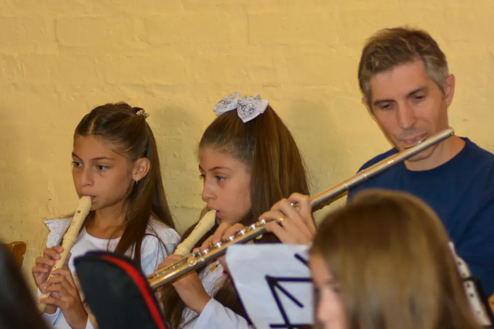 carrera musica calingasta