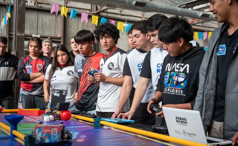 escuela-jose-de-san-martin-paso-a-la-final-del-concurso-copa-robotica-2025-3