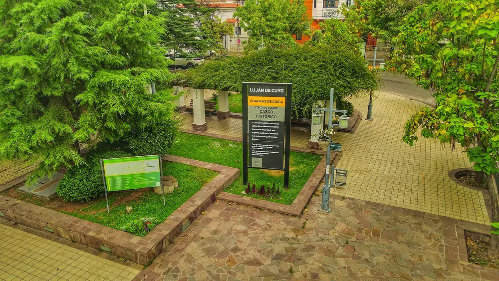 PLAZA GENERAL ESPEJO - CHACRAS DE CORIA