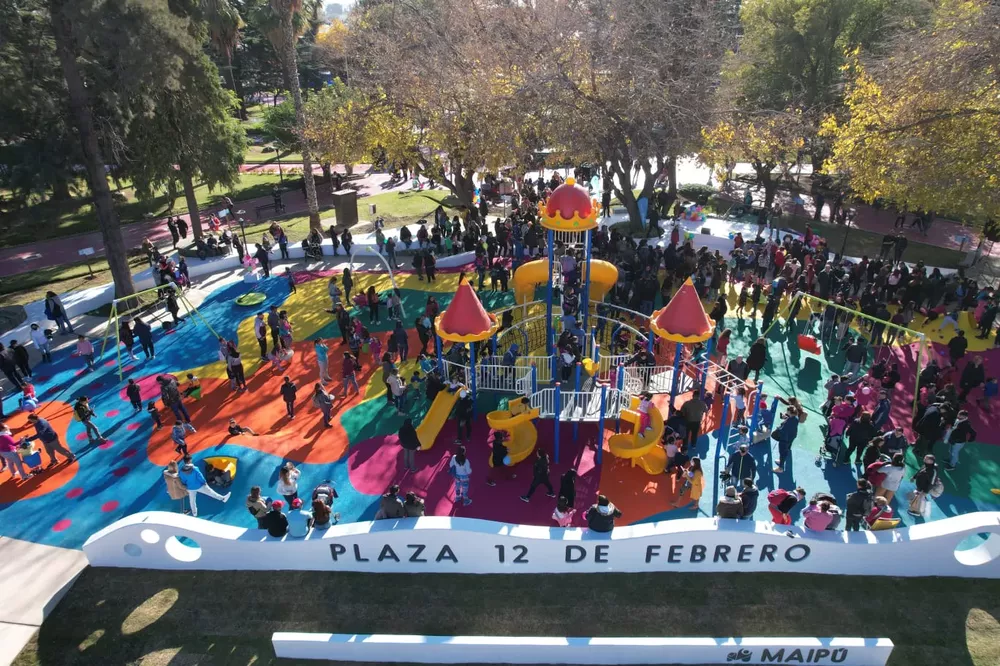Plaza 12 de Febrero Maipú 1