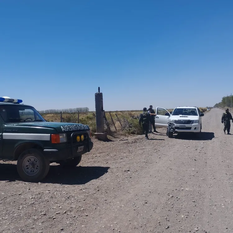 Mendoza vehículo dos ciudadanos detenidos (1)