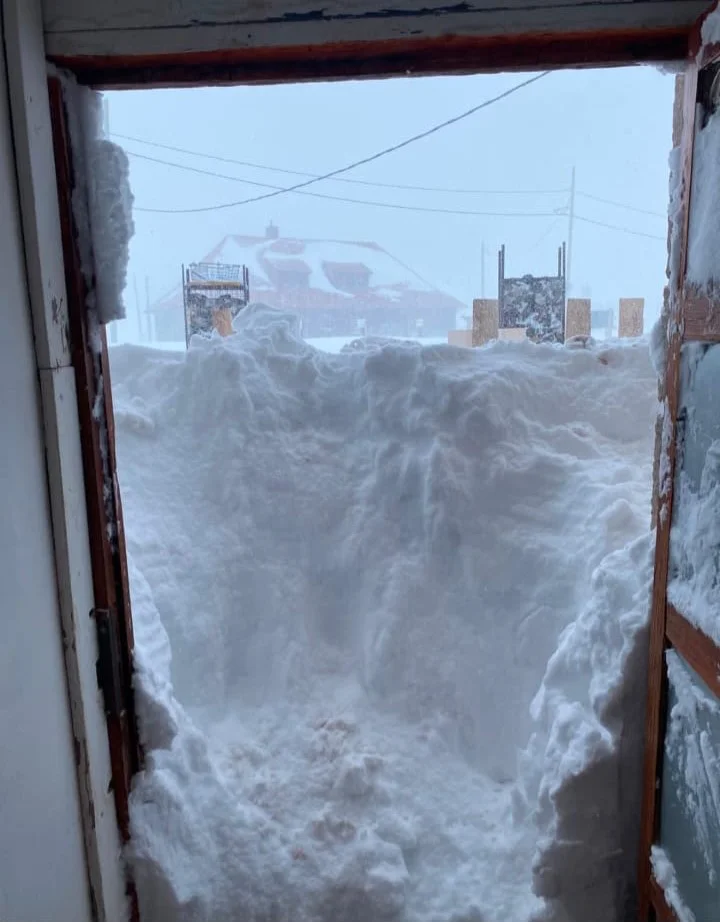 nieve ventana las cuevas
