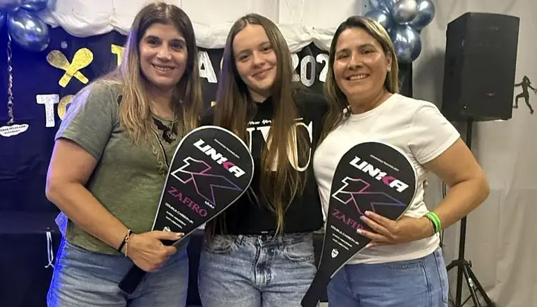 Emilia Villegas, pelota a paleta