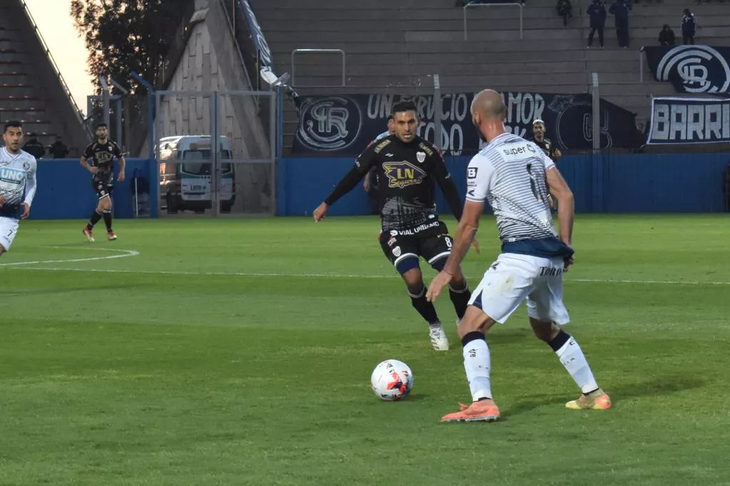Primera Nacional, Independiente 2- Estudiantes de Devoto 0