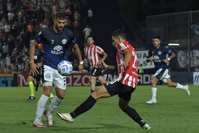 Independiente Rivadavia, Estudiantes LP