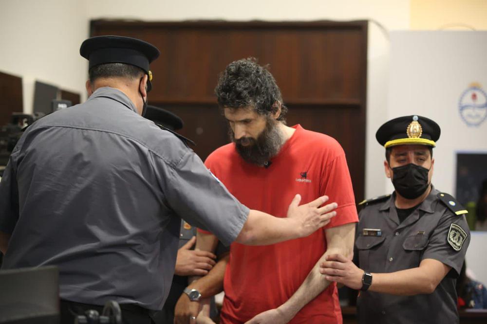 Debate Juicio por jurados c/ Gil Pereg  Acusado por Homicidio Agravado por el vinculo en concurso real y Homicidio simple agravado por el uso de arma de fuego (Art 80 nc 1, 55, 79 y 41 del Código Penal Argentino). 
Fotos Ministerio Público Fiscal Mendoza - Argentina 