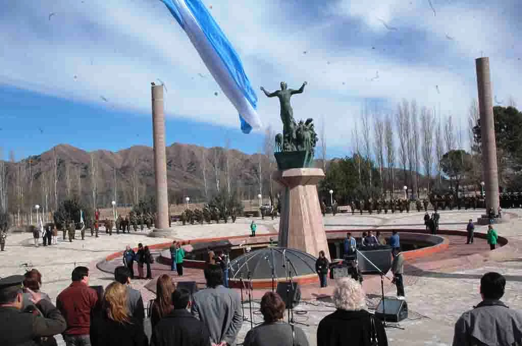 PERICON-EN-EL-MONUMENTO-AL-PPDE-LA-INDEP-4