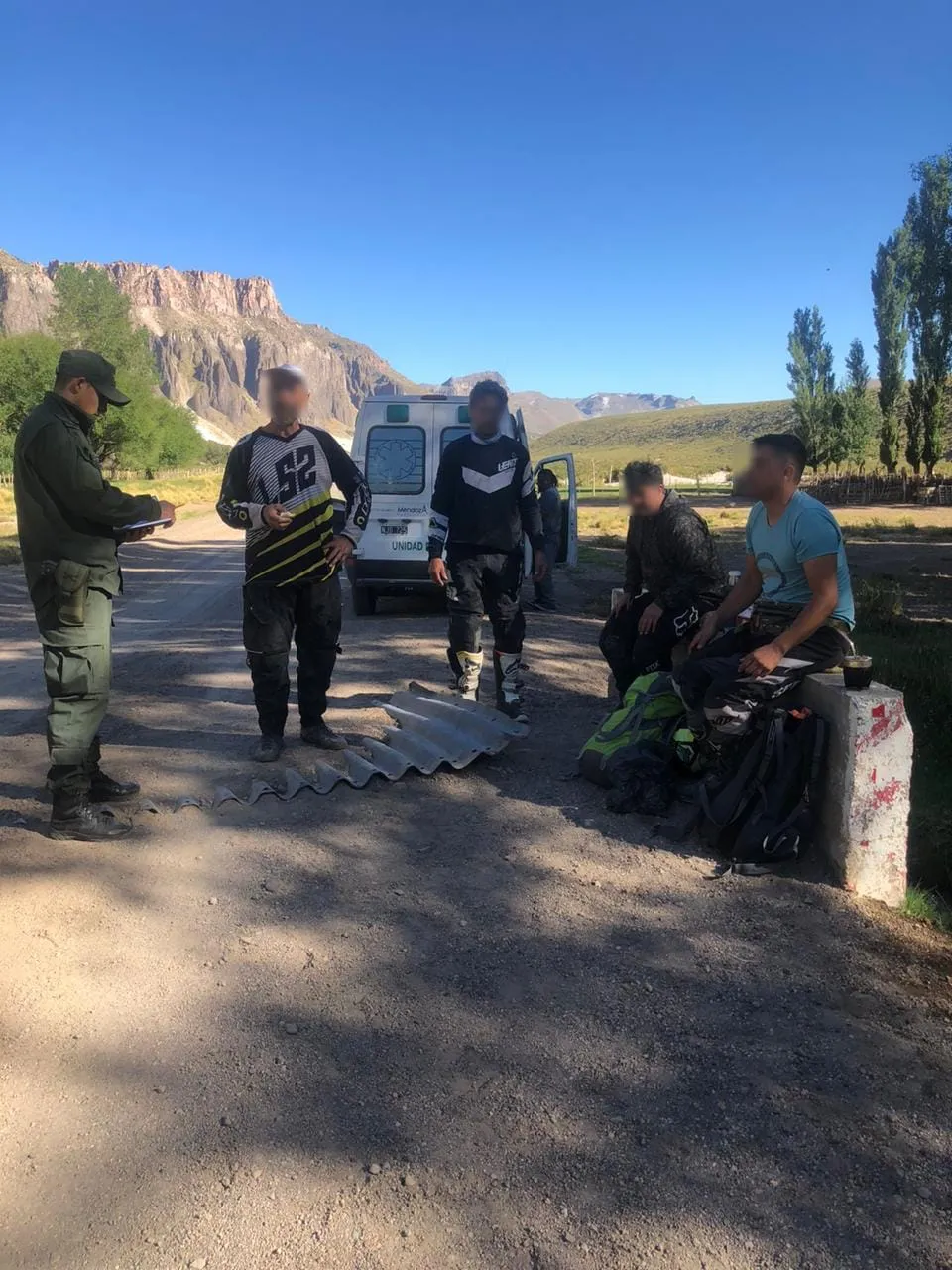 MENDOZA-MOTOCICLISTAS RESCATADOS