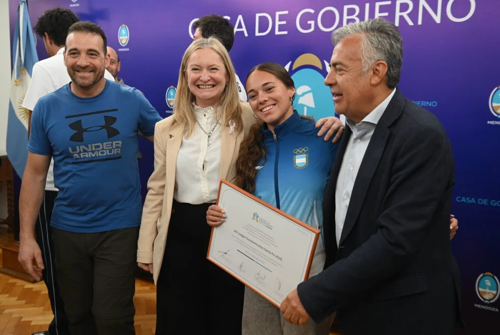 Alfredo Cornejo, distinción a deportistas