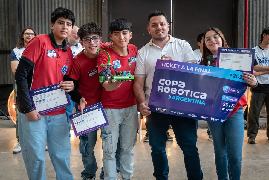 escuela-jose-de-san-martin-paso-a-la-final-del-concurso-copa-robotica-2025-11