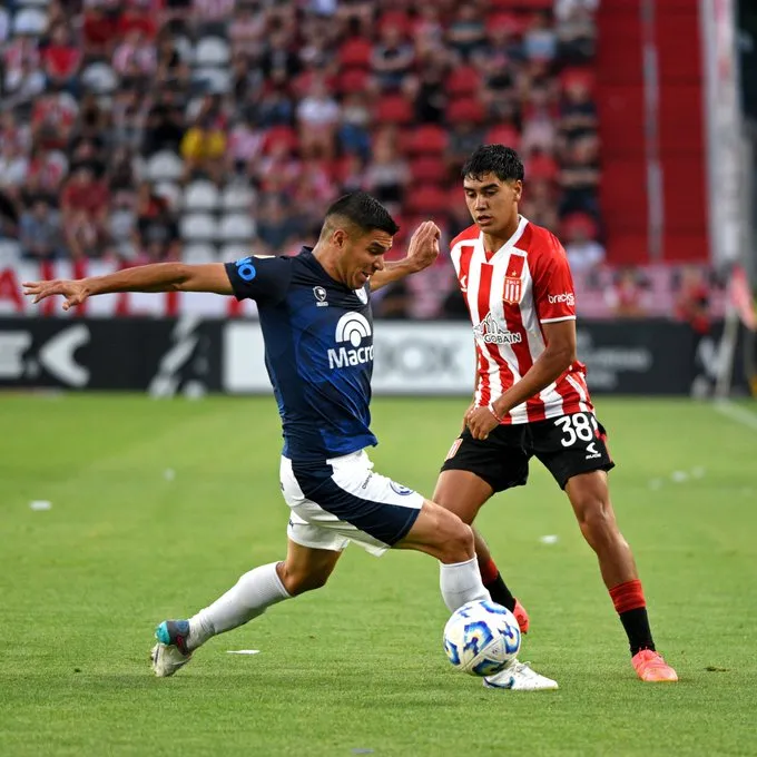 Independiente Rivadavia, Estudiantes (La Plata)
