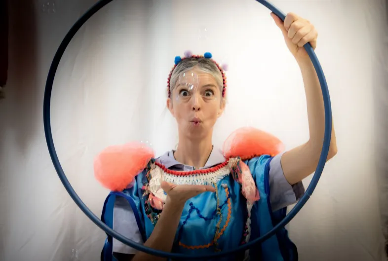 El-caballito-de-madera-que-nada-y-vuela