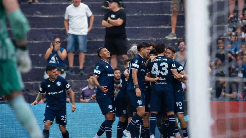 Independiente Rivadavia, Independiente de Avellaneda