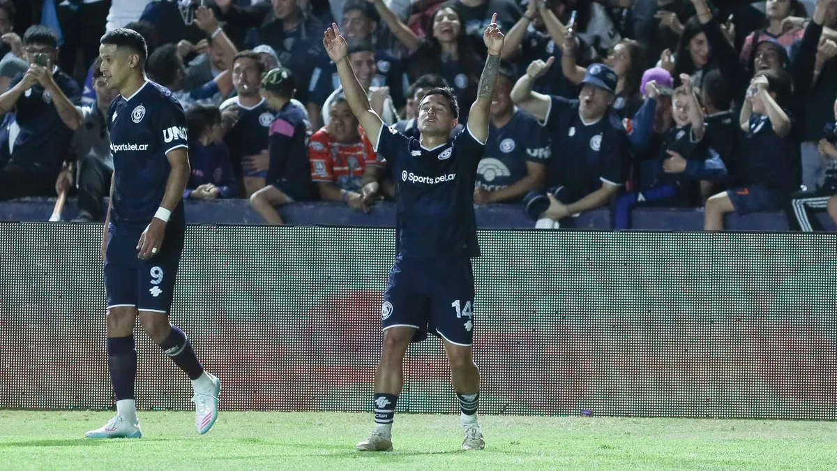 Independiente Rivadavi, puntero en su zona