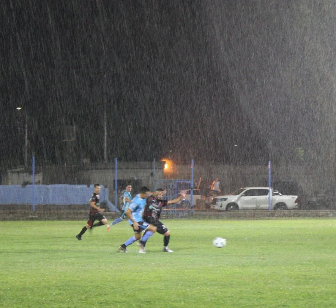 Regional, Gutierrez y Fadep bajo la lluvia