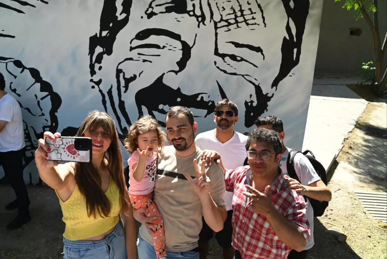Mural Alfonsin ciclovia Godoy Cruz Tadeo García Zalazar
