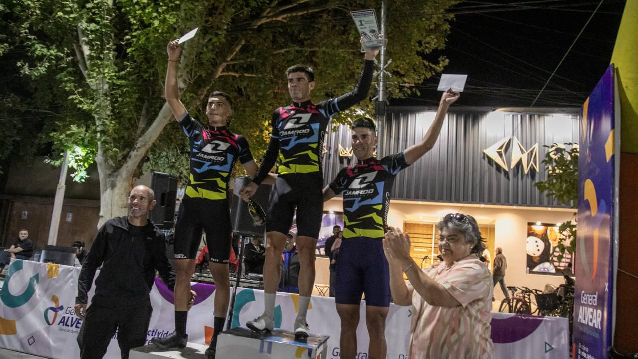 Ciclismo, Vuelta de Alvear, podio