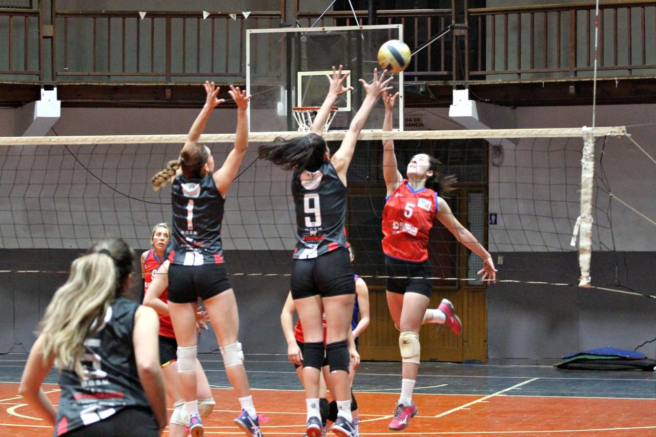 Vóley, Clausura femenino, Policial punteras e invictas