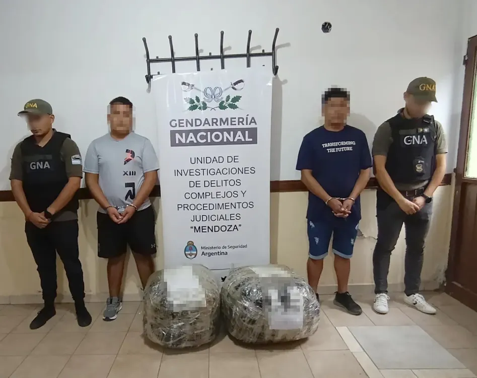 Detienen a tres hombres que estaban por recibir cuatro encomiendas con 51 kilos de cocaína (2)