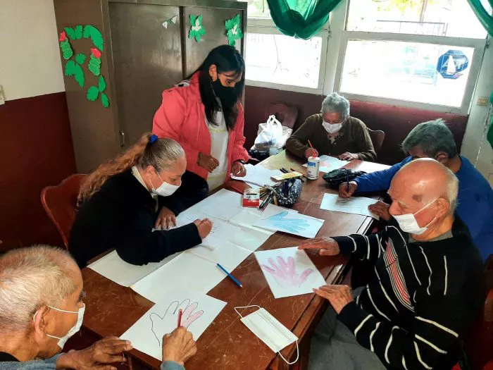 adultos mayores escuela 6