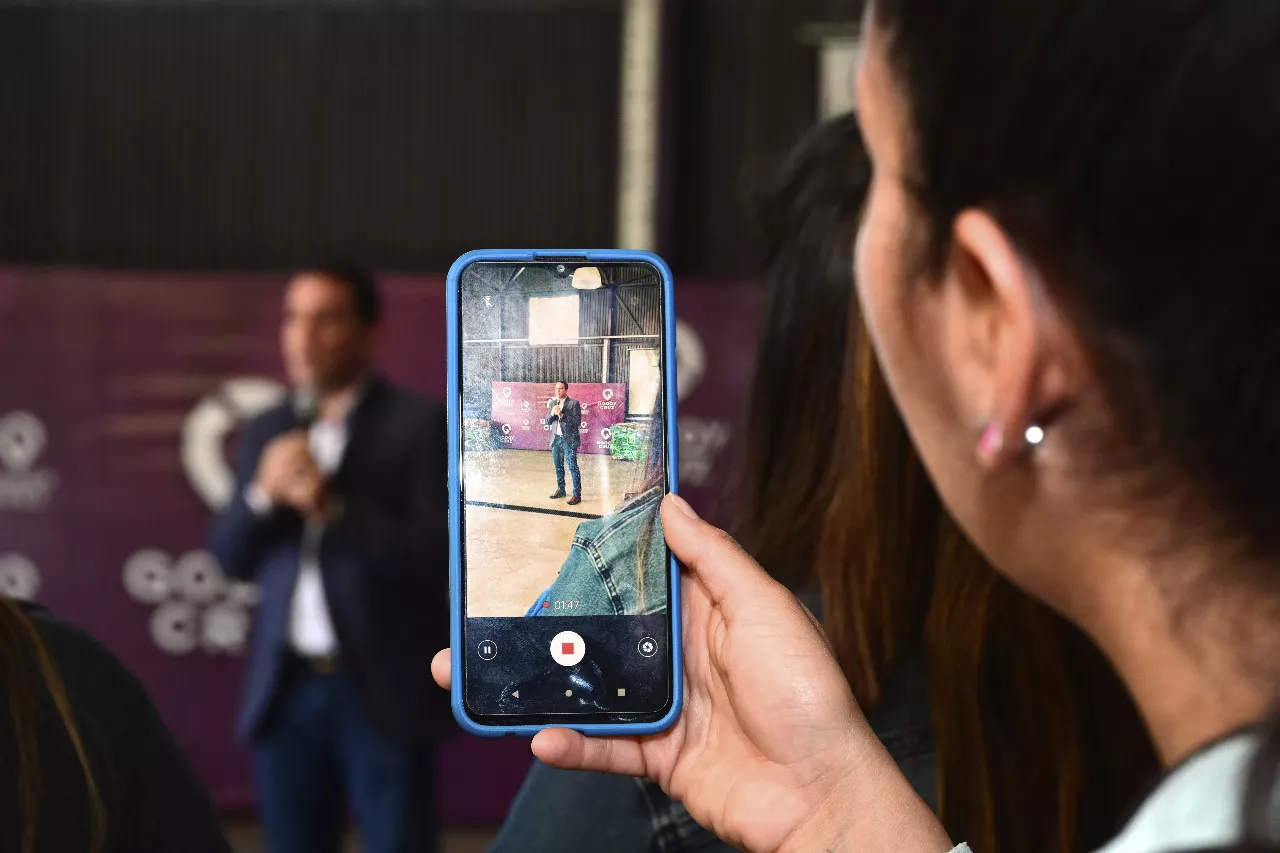 Entrega de premios a jardines polo ambiental reciclá y jugá garcia zalazar en celular