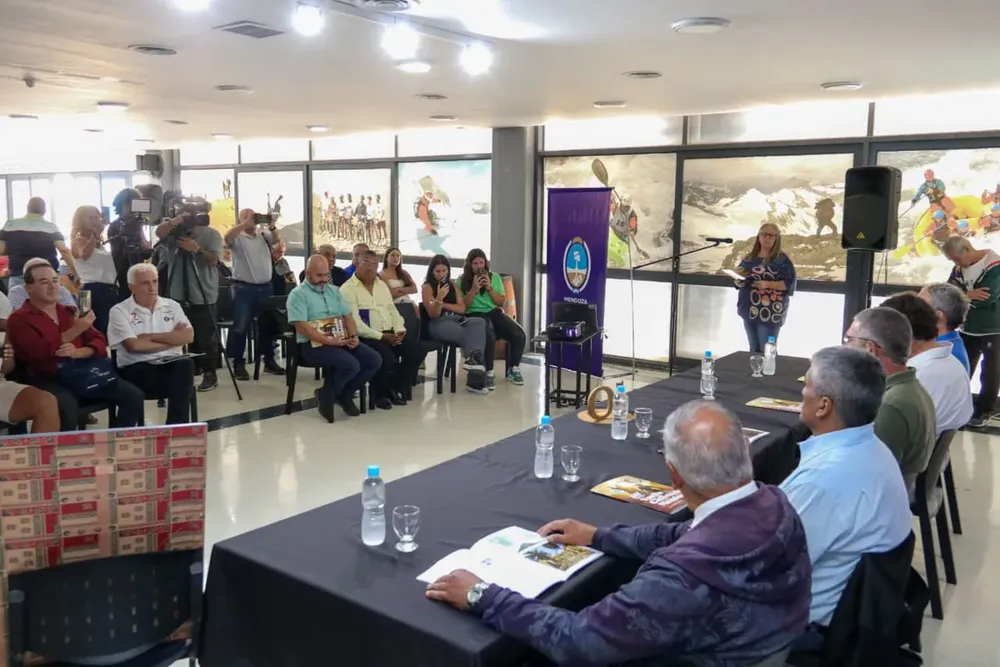 Vuelta de Mendoza, Presentación