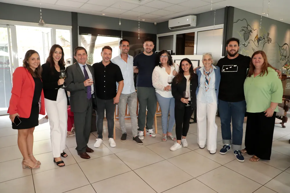 El cónsul Giuseppe DAgosto también posó junto a lso reconocidos referentes de la gastronomía en Mendoza.