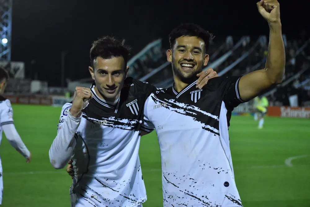 Ascenso, Gimnasia, Almirante Brown