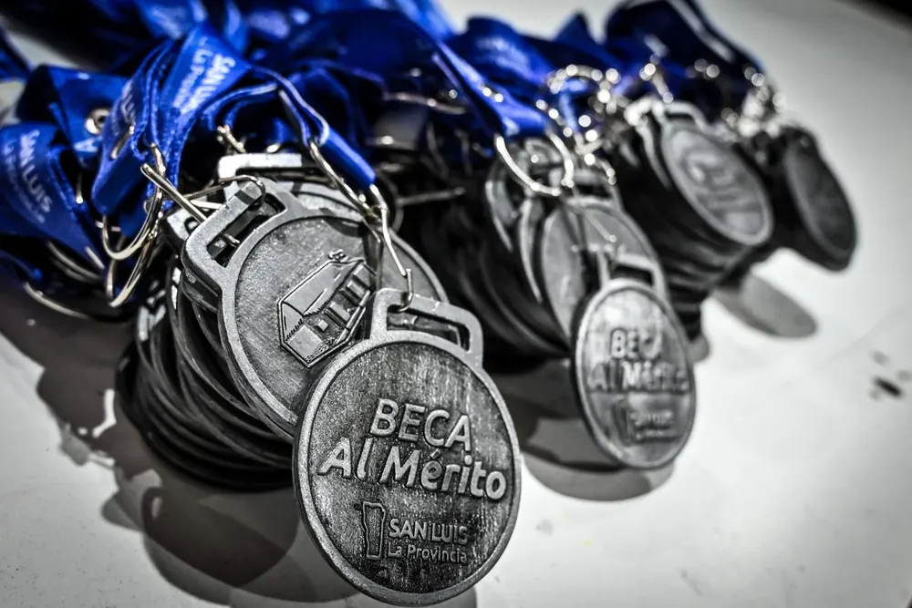 medalla beca al merito