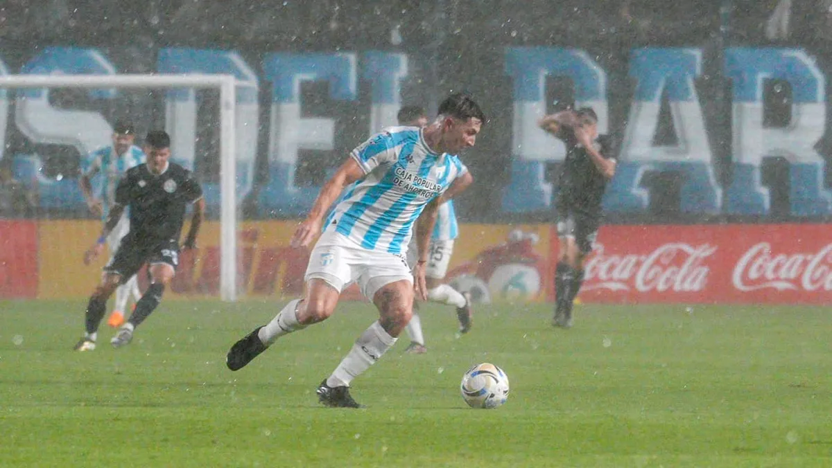 Independiente Rivadavia, Atlético Tucumán, lluvia y granizo