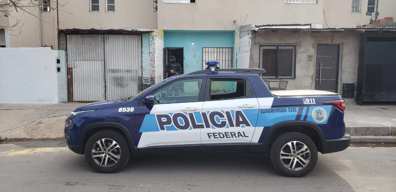 ministerio_de_seguridad_de_la_nacion_en_rosario_12_allanamientos_y_detencion_de_10_personas_6