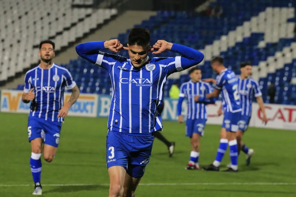 Liga Profesional, Godoy Cruz,  Instituto de Córdoba