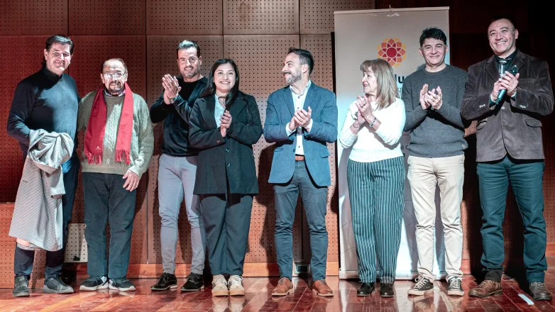 sj artistas la falda