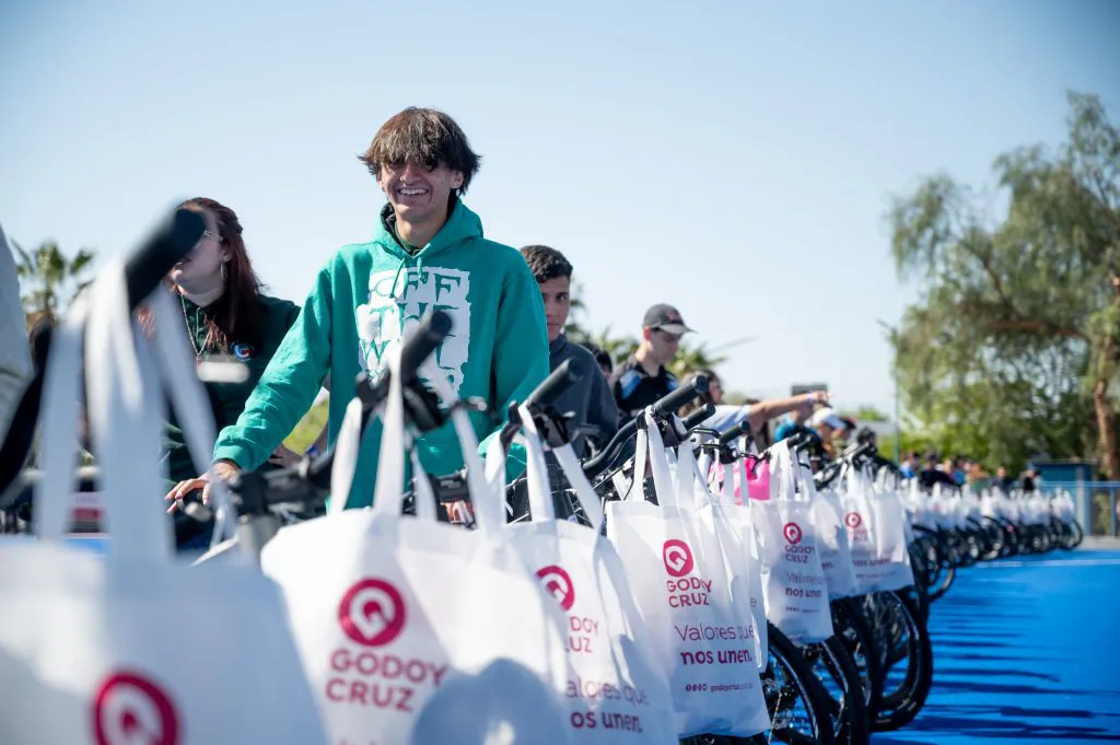 bicis y tablet abanderados y escoltas