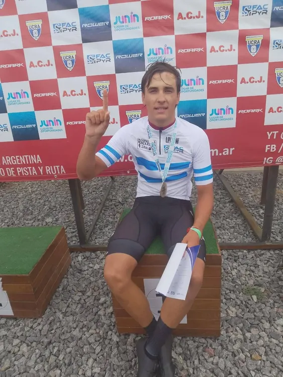 Ciclismo, Lucas Zumer, campeón junior en línea