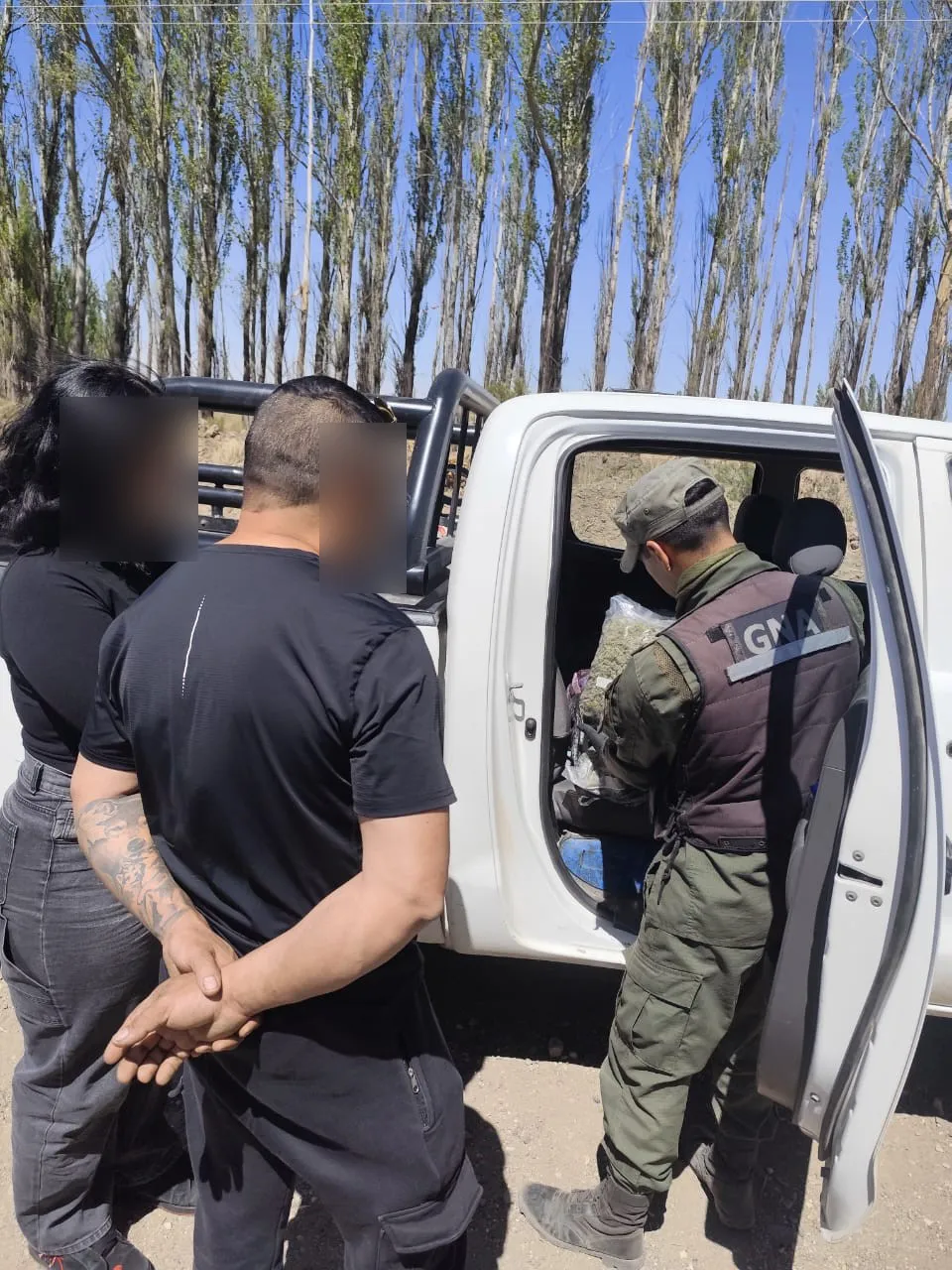 Mendoza vehículo dos ciudadanos detenidos (3)