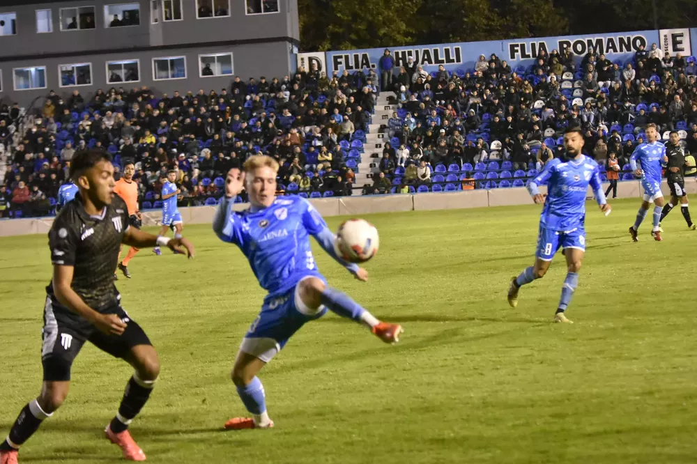 Primera Nacional, Témperley 1- Gimnasia de Mendoza 1