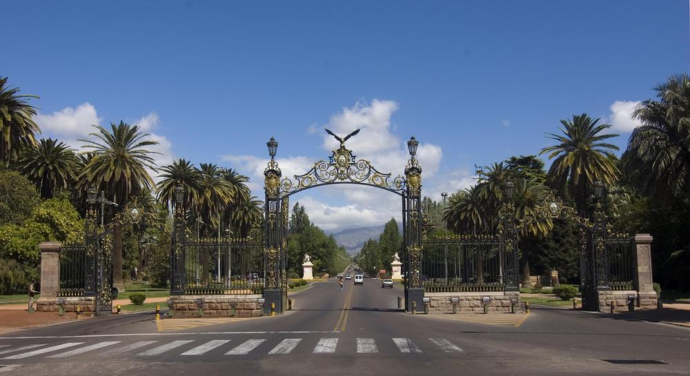 9-PAISAJE-URBANO-Portones-parque