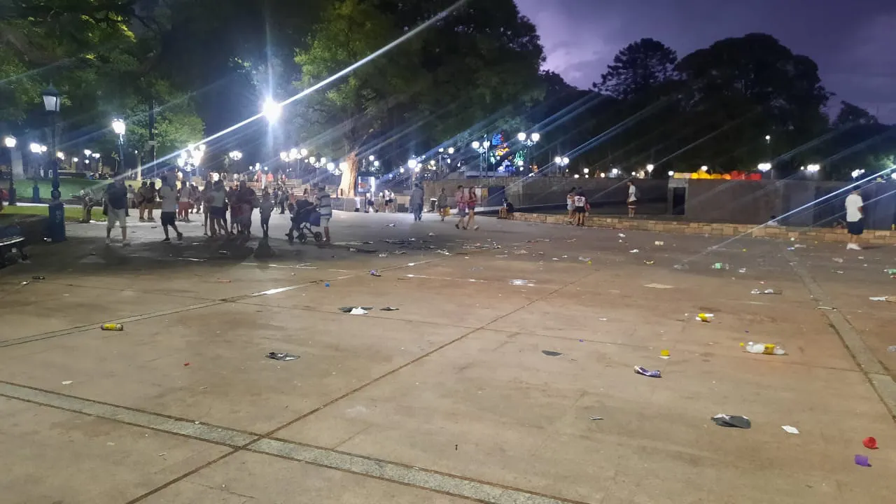 banderazo estudiantil plaza independencia mendoza 2024