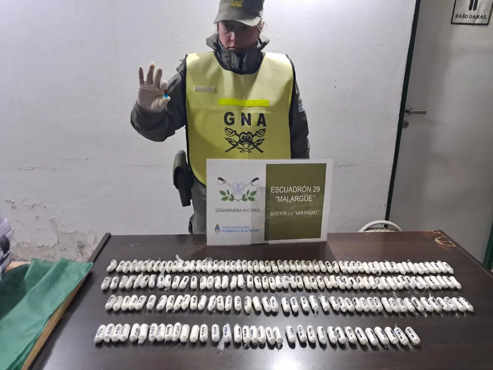 Malargue 2 kilos 168 gramos doble fondo valija 4