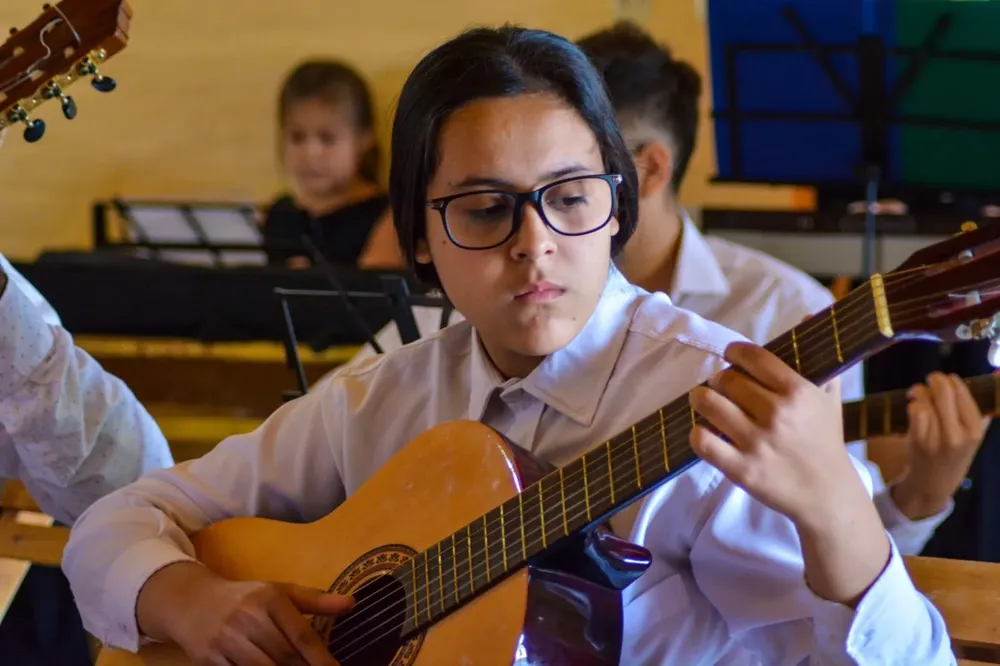 carrera musica calingasta