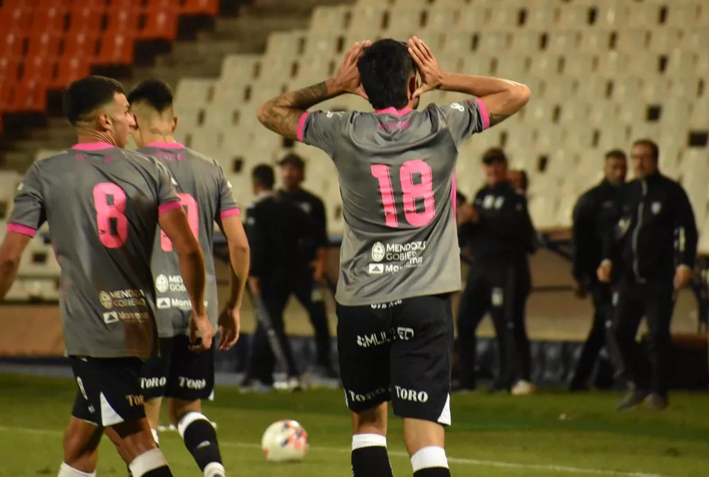 Primera Nacional, Gimnasia (Mza) 2- Flandria 1
