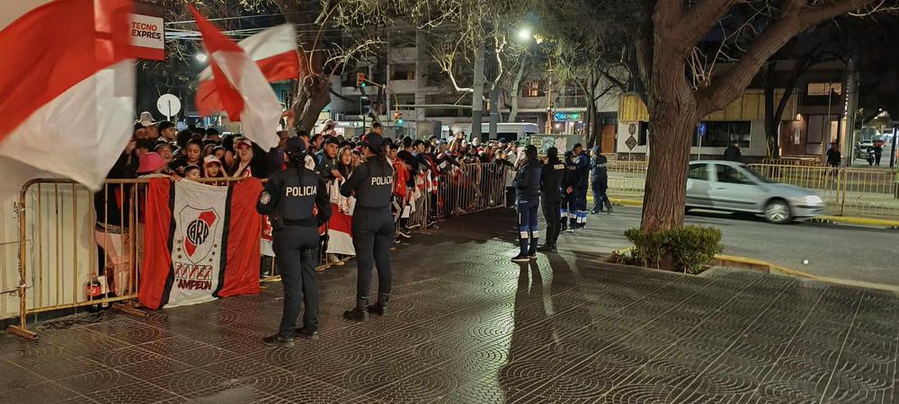 River en Mendoza, postales