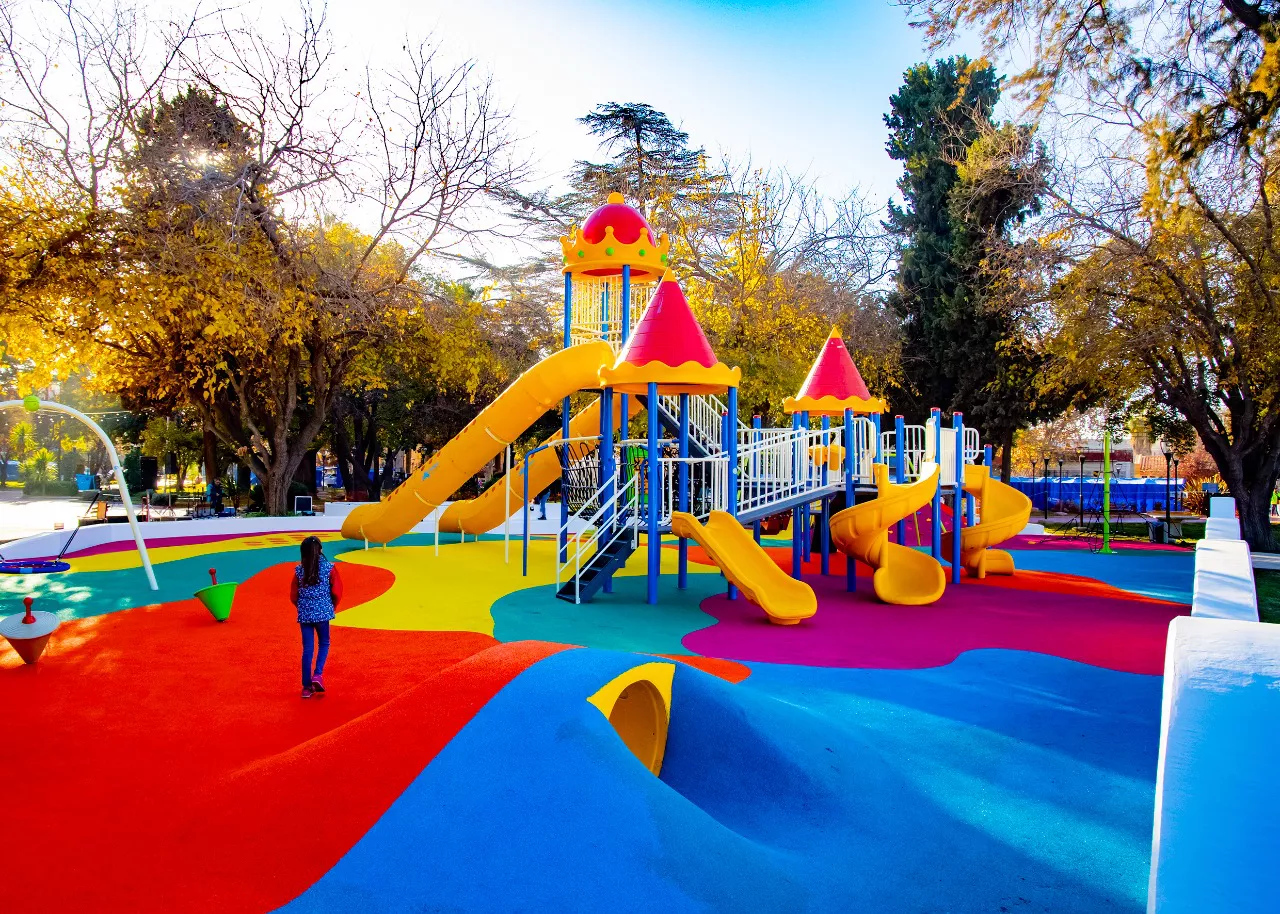 Plaza 12 de Febrero Maipú 4