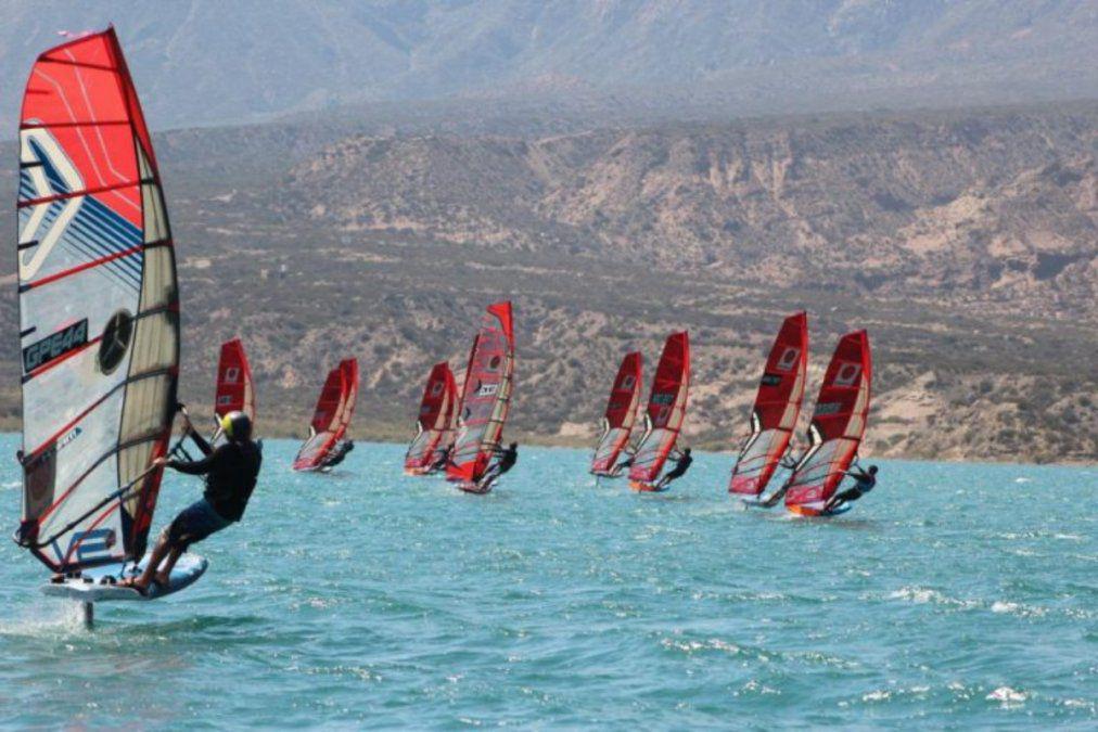Campeones de windsurf en Potrerillos