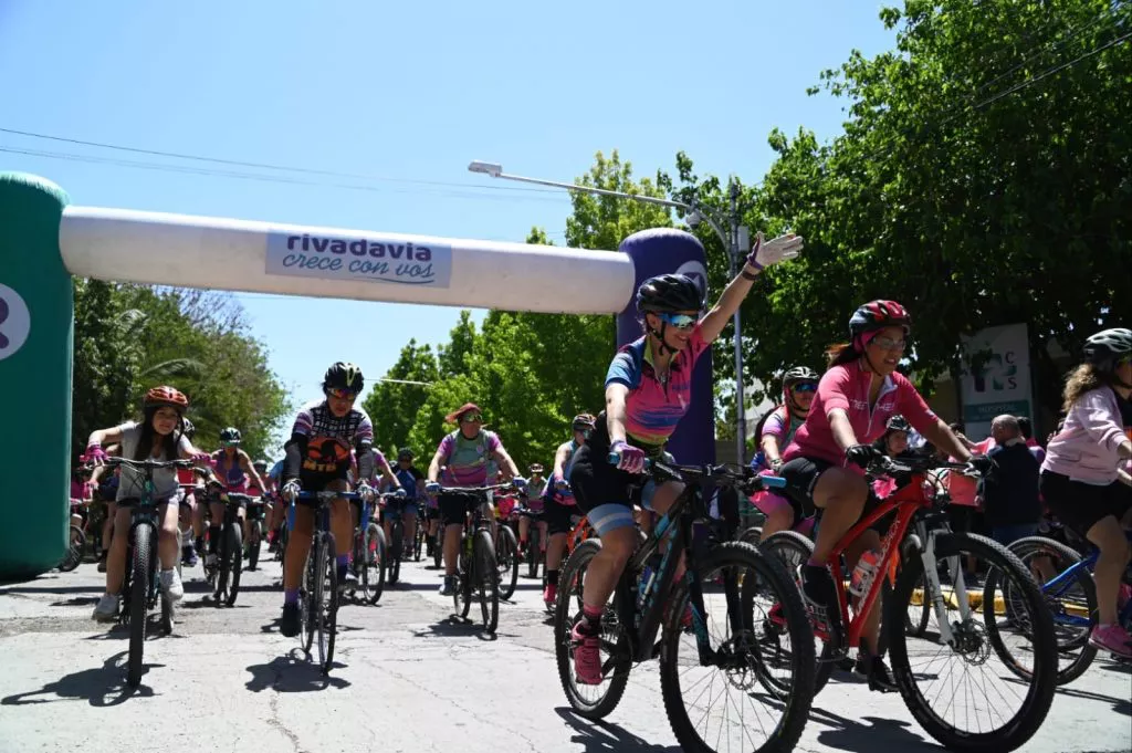 Bicicleteada-rosa-Godoy-Cruz-Rivadavia-42-1024x681