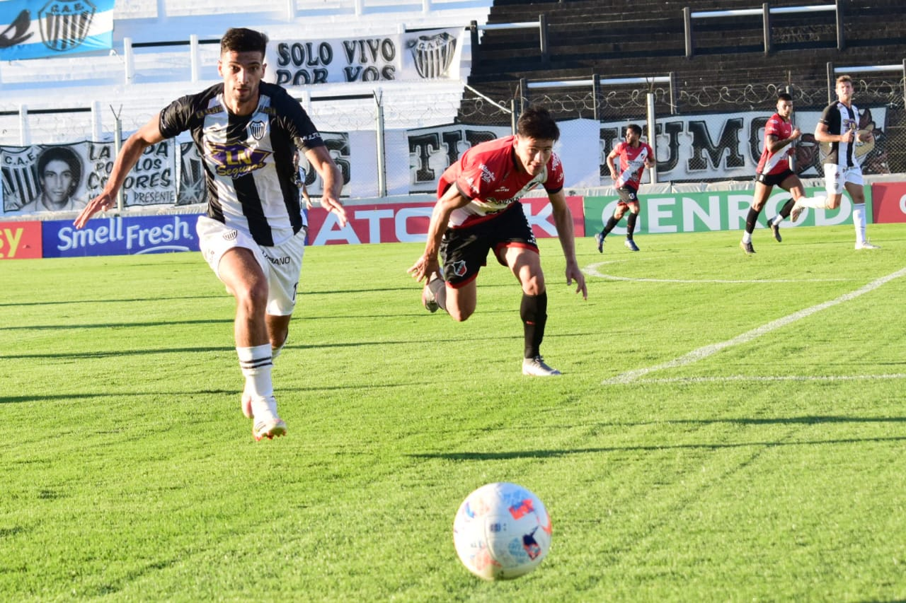 Estudiantes de Caseros 2- Deportivo Maipú 1