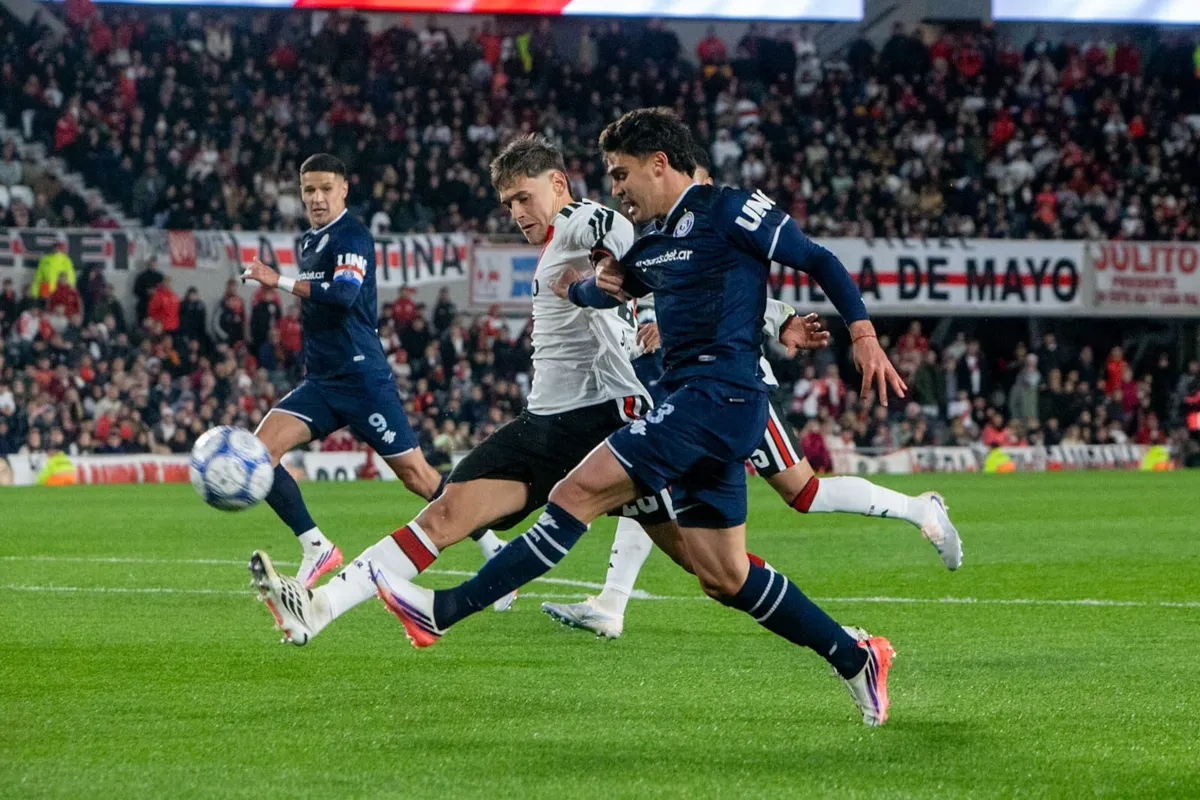 Independiente Rivadavia, River Plate