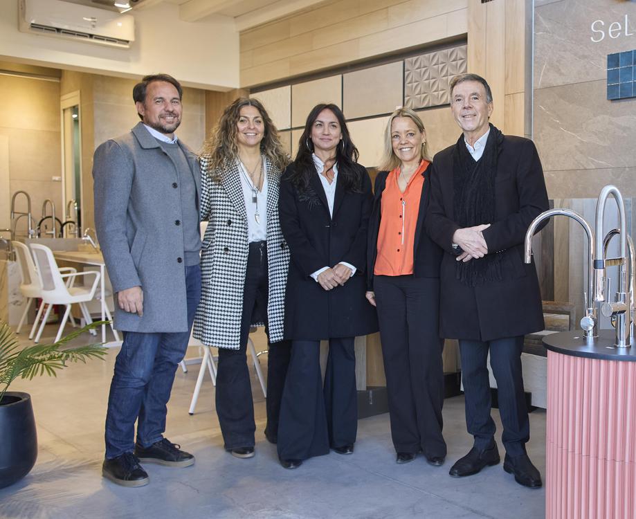 Directorio de HiperCerámico, Facundo, Mackenna y Amaru Gauna, junto a Virginia Lavilla y Diego Pérez Colman.